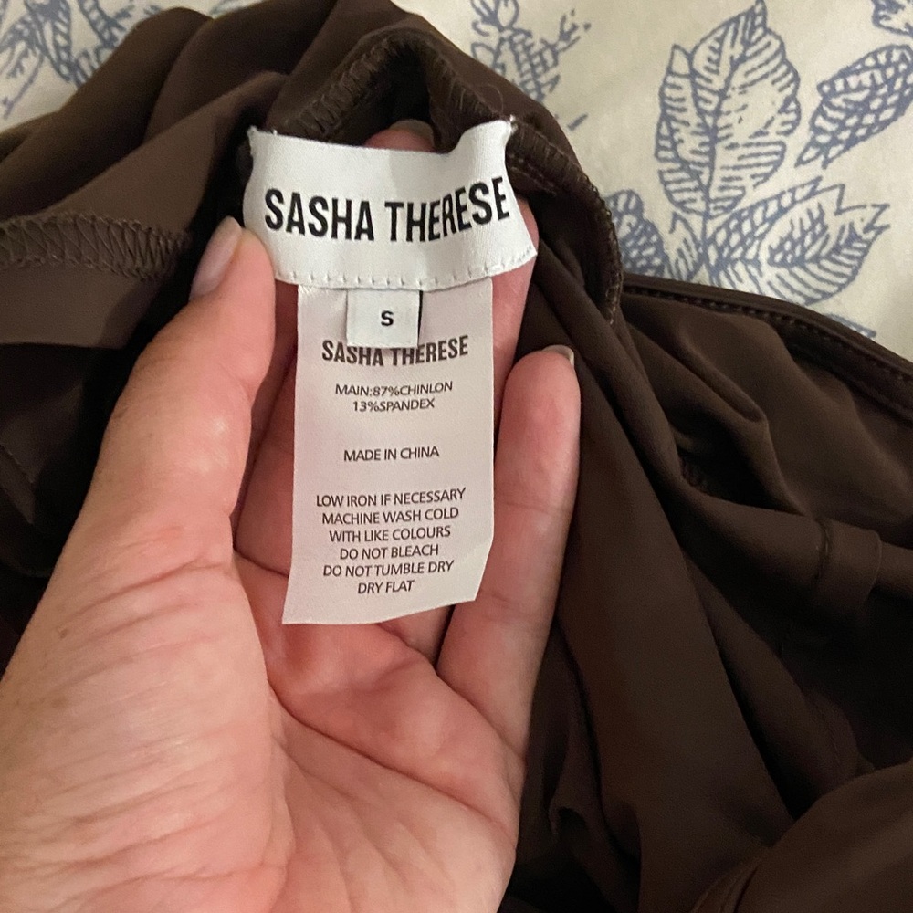 Elegant Brown Halter Top with Ruched Bow - Picture 3 of 4